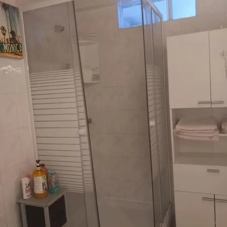 Premium * Montreuil (Seine-Saint-Denis)