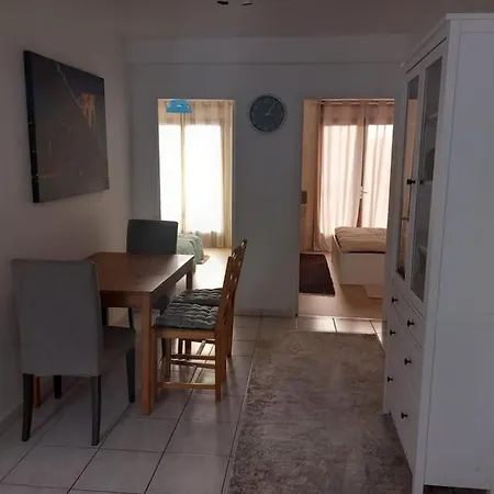 Premium * Montreuil (Seine-Saint-Denis)